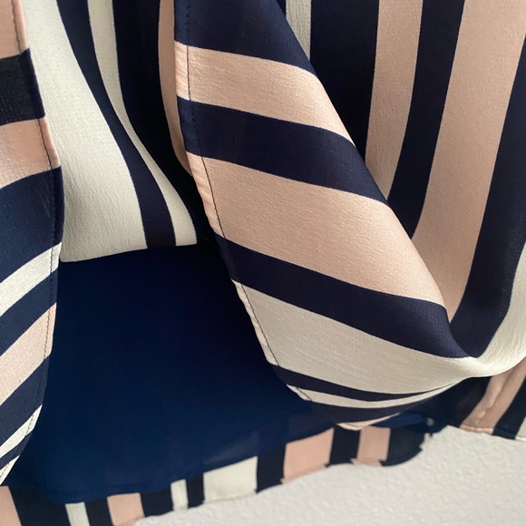 Express downtown cami v-neck top L - Picture 4 of 10